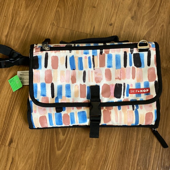 Skip Hop Baby Changing Station  Diaper Clutch - Picture 2 of 3
